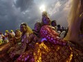 Keindahan Budaya Dunia Berselimut Awan Kelabu