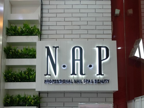 Merasakan Kemewahan Pedikur di Kursi Pijat NAP Nails Kemang