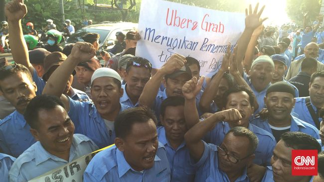 Menhub Jonan Minta Aplikasi Uber dan GrabCar Diblokir
