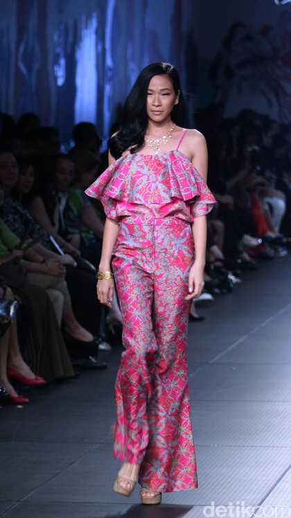 Dibanding Hitam Baju Warna Cerah Buat Wanita Lebih Dibanding Hitam Baju Warna Cerah Buat Wanita Lebih