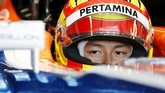 Pertamina sebagai salah satu sponsor utama mendapatkan beberapa tempat, yaitu di hidung mobil, sayap belakang, dan juga helm Rio Haryanto. (REUTERS/Brandon Malone)
