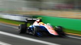 Rio berada di peringkat ke-19 dan hanya lebih baik dari satu pebalap yaitu Romain Grosjean. Rio berselisih 14 detik dari Lewis Hamilton di peringkat pertama. (Robert Cianflone/Getty Images)