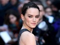 Gaduh Gaun Hitam Daisy Ridley di Karpet Merah 'Star Wars'