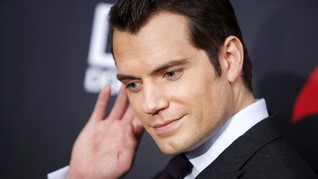 Henry Cavill Bantah Kabar Hoaks soal Kematiannya