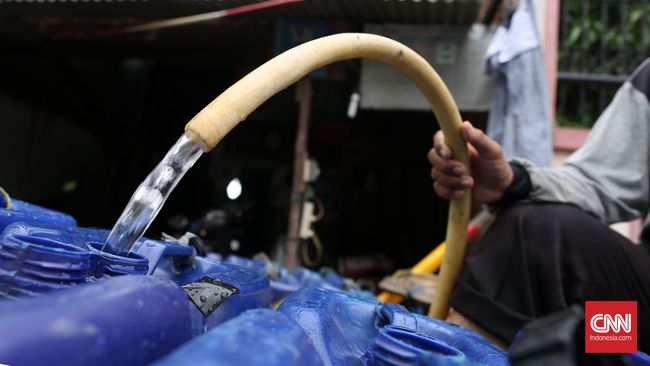 Musim Kemarau, Warga Kamal Muara Menjerit Biaya Air Bersih