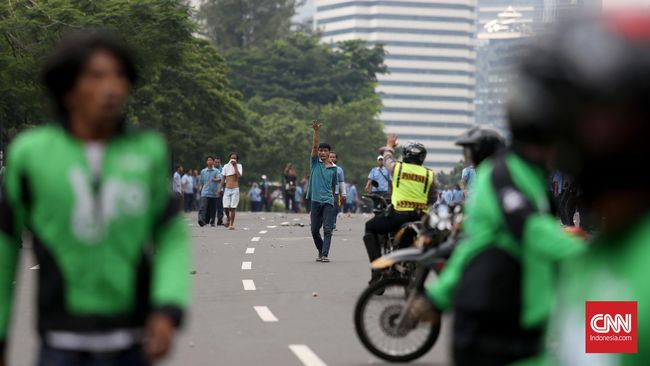 Mencari Solusi Jasa Transportasi Online