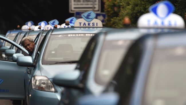 Jurus Blue Bird Bersaing dengan Taksi Online