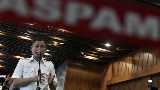Menhub Jonan Wajibkan Uber, Grab, dan Gojek Uji KIR