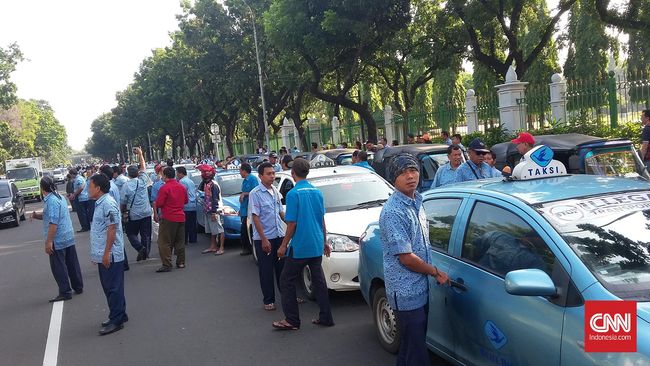 Pengunjuk Rasa PPAD Padati Kemkominfo