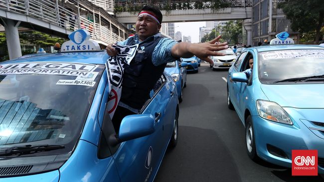 Cerita Sopir Blue Bird 'Tergilas' Taksi Online