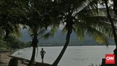 Besebrangan dengan Larantuka terdapat Pulau Adonara dengan Pantai Wure yang menjadi pilihan baru untuk wisatawan penelusur pantai. (CNN Indonesia/Adhi Wicaksono)