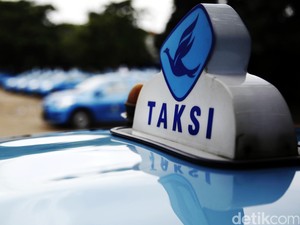 Modal Jualan Telur-Batik, Bu Djoko Berhasil Bangun Taksi Lokal Pertama