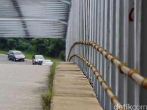 Video: Wanita di Sukabumi Jatuh dari Jembatan gegara Gamis Terlilit Rantai Motor