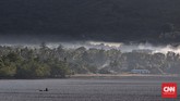 Kabut menyelimuti kawasan pantai di kaki Gunung Ile Mandiri, Larantuka, Selasa, 22 Maret 2016. (CNN Indonesia/Adhi Wicaksono)