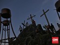 Para Penanti Paskah di Larantuka