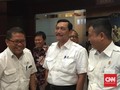 Luhut Jamin Kelancaran Pengurusan Izin Grab dan Uber Car