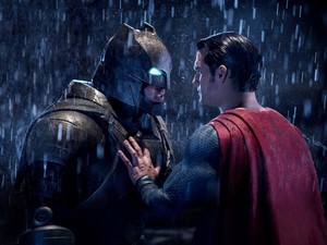 Sinopsis Batman v Superman: Dawn of Justice, Kala Dua Superhero Bersitegang