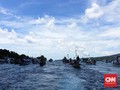 Puluhan Kapal Antar Tuan Meninu di Selat Larantuka