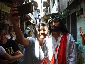 Jelang Natal, Pria-pria Mirip Yesus Ini Kebanjiran Job Jadi Model