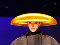 Parade Ornamen Unik di China Fashion Week 2016