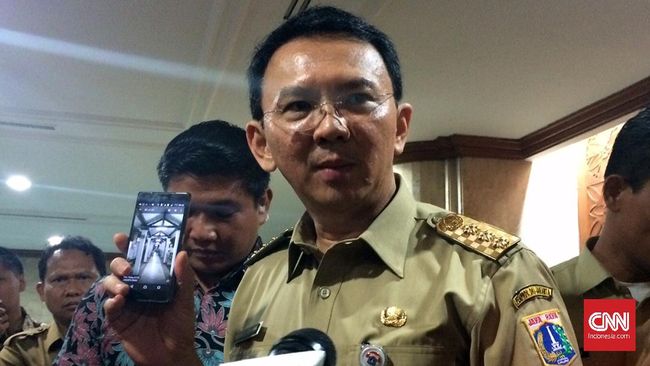 Ahok Bakal Cabut Videotron di Jakarta