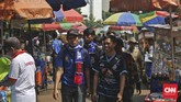 Stadion Utama Gelora Bung Karno yang kerap diwarnai merah dan putih ketika Timnas Indonesia bertanding pun menjadi warna biru, karena seragam kebanggaan Persib dan Arema sama-sama biru. (CNN Indonesia/Adhi Wicaksono)