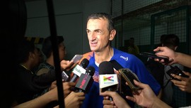 Milomir Seslija Resmi Latih Madura United