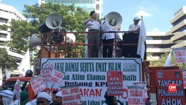Kala Ratusan Orang Tuntut KPK Jerat Ahok