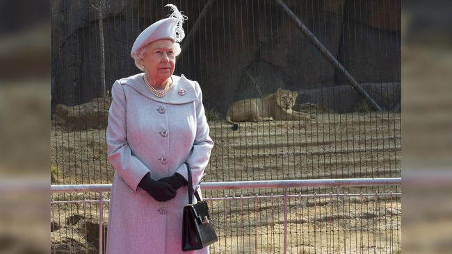 Berapa Harga Tas Ratu Elizabeth?
