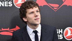 Karier Jesse Eisenberg Dihantui SNL