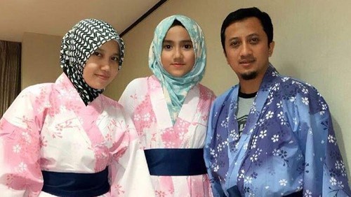 Foto: Gaya Hijab Si Manis Wirda Mansur, Putri Yusuf Mansur 