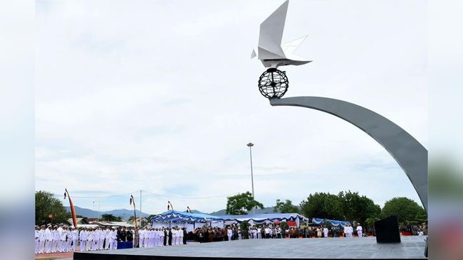 Jokowi Sahkan Monumen Merpati Perdamaian di Padang