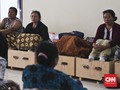 Mereka Menunggu Sampai Jokowi Hentikan Aksi Pengecoran Kaki