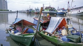 Nasib Warga Pasar Ikan Menjadi Manusia Perahu