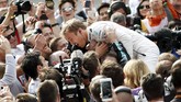 Kemenangan ini adalah yang ketiga untuk Rosberg musim ini, dan keenam secara beruntun jika dihitung dari musim lalu. (REUTERS/Aly Song)