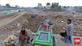 Malam sebelum penggusuran kawasan lokalisasi Kalijodo di Penjaringan, Jakarta Utara, terjadi kebakaran rumah di tengah permukiman warga Kalijodo. Pejabat Sudin Damkar Jakarta Utara menduga ada unsur kesengajaan dalam peristiwa tersebut. Foto: CNN Indonesia/Adhi Wicaksono