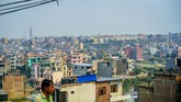Bentangan kawasan permukiman di Lembah Kathmandu, setahun setelah Nepal diguncang gempa berkekuatan 7,8 SR. Sebanyak 9 ribu orang tewas dan 22 ribu lainnya terluka akibat gempa itu. (Reynold Sumayku)