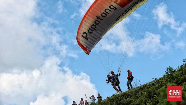 Siapkan Rp50Juta Jika Jatuh Cinta dengan Paralayang