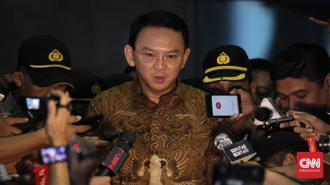 Ahok Tuding Ketua RT/RW Tolak Qlue Karena Penertiban Lapak