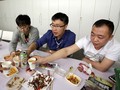 Kinerja Jeblok, Pegawai Dihukum Makan Ikan Hidup dan Darah