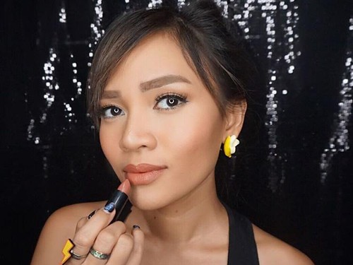 Vlogger Indonesia Dandan Maksimal Sambil Kontraksi Jelang Lahiran Vlogger Indonesia Dandan Maksimal Sambil Kontraksi Jelang Lahiran