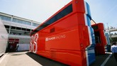 Penampakan truk yang digunakan pebalap muda Indonesia, Rio Haryanto. Pebalap asal Solo itu menganggap Spanyol sebagai rumah keduanya. (Dok. Manor Grand Prix Racing Ltd)