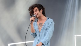 Vokalis The 1975 Ungkap Masa Lalu dengan Taylor Swift