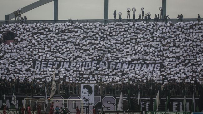 Suporter Bentrok, Laga PSS Sleman vs Arema Terhenti