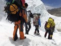 Mendaki Puncak Everest Demi Berpisah dengan Duka