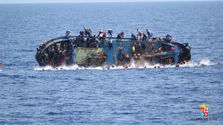 Kapal Imigran Terbalik di Laut Mediterania, 100 Orang Hilang