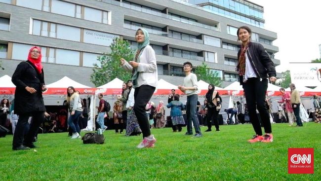 Warga London Lirik Poco-Poco di Indonesian Weekend