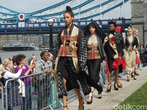 Foto: Ketika Karya Desainer Indonesia Menarik Perhatian di London Foto: Ketika Karya Desainer Indonesia Menarik Perhatian di London