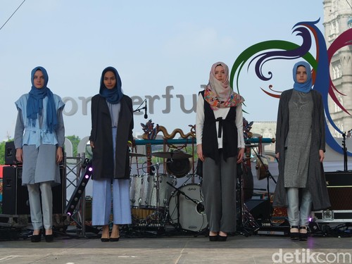 Elhijab Perkenalkan Koleksi Busana Muslim yang Simpel Pada Publik London Elhijab Perkenalkan Koleksi Busana Muslim yang Simpel Pada Publik London