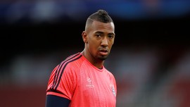 Boateng Tolak Manchester United Lewat Sambungan Telepon